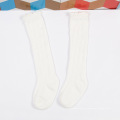 2020 Neues Design für Kinder Solid Color Twist Design Kinder kämmte Baumwollkniesocken